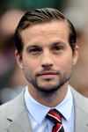 ����� �������-���� Logan Marshall-Green